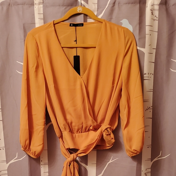 ❗️Sale❗️Krisa Side Tie Top - Picture 3 of 7